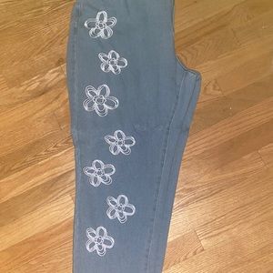 This beautiful piece is from Shein.com and was originally 26$. Mom Jean.